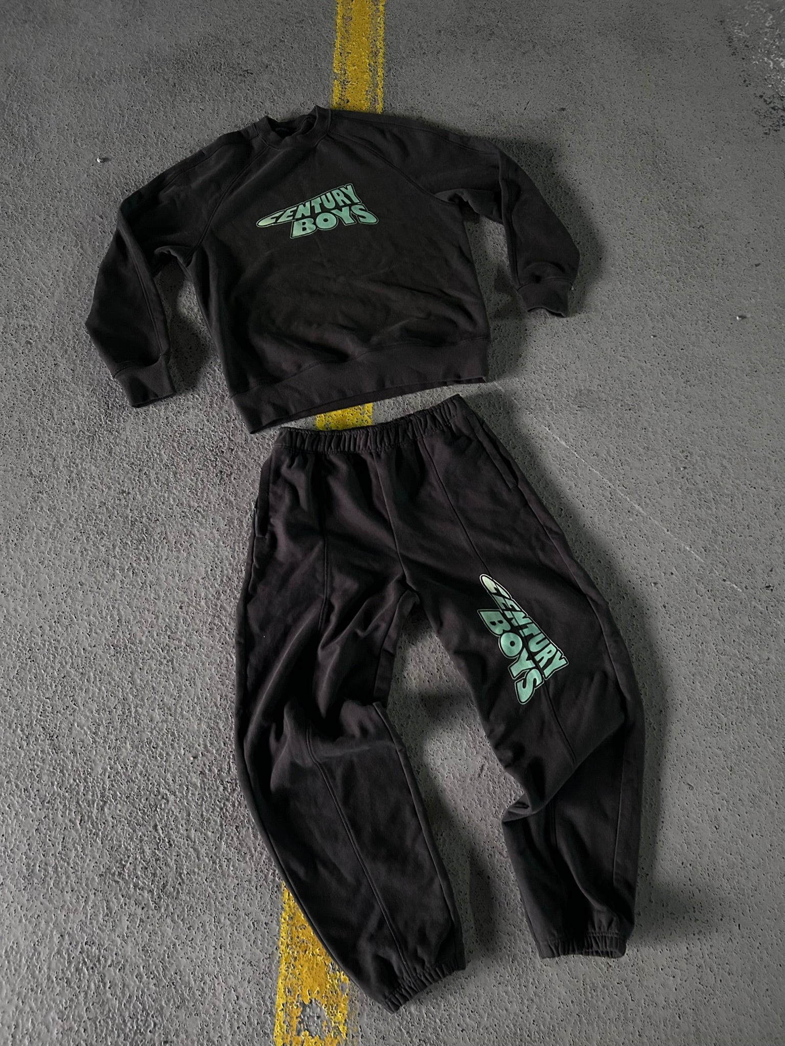 LIGHT BLACK SWEATSET w PANTS