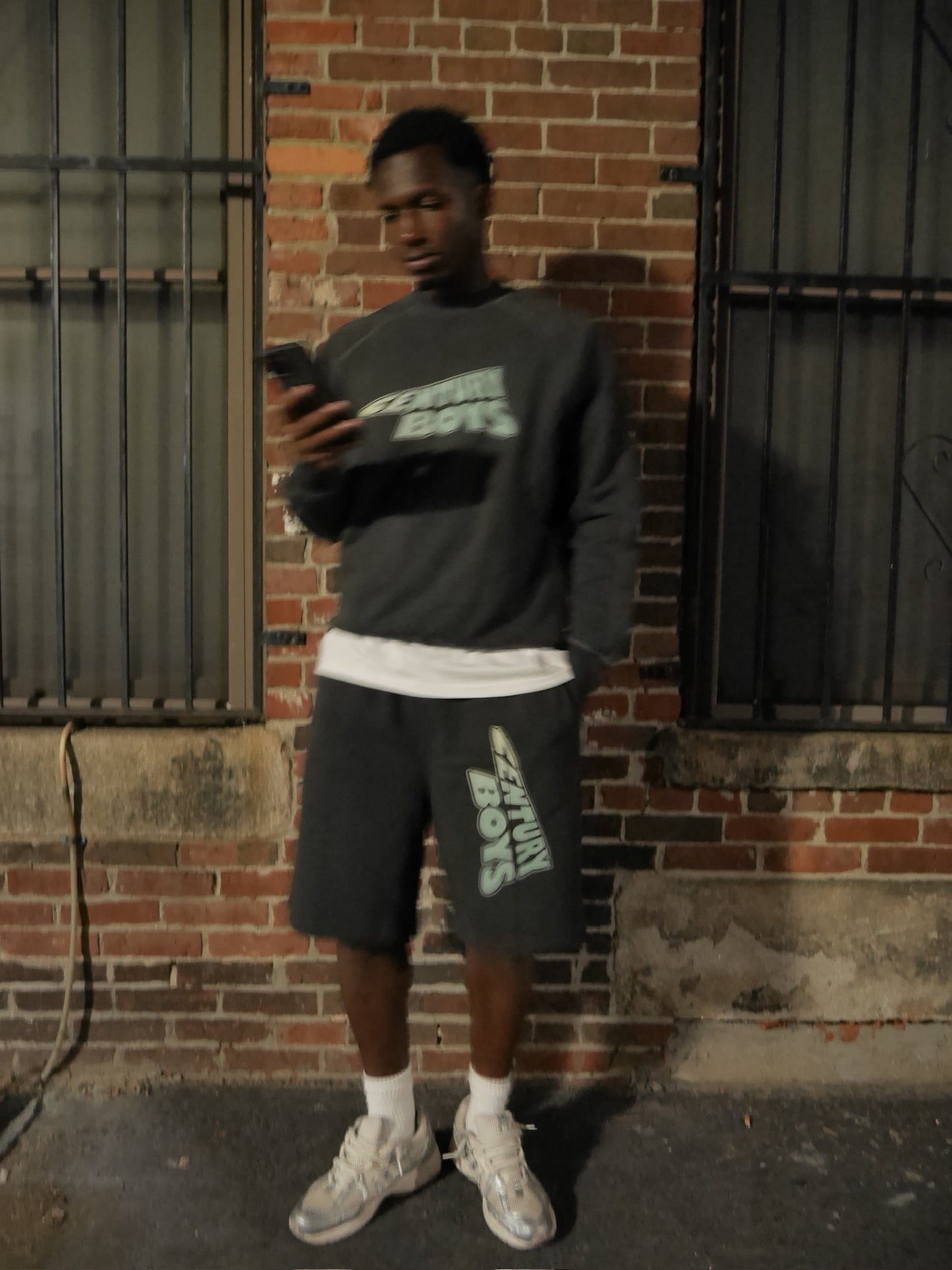 LIGHT BLACK CREWNECK